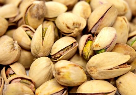 can dogs eat peanut shells