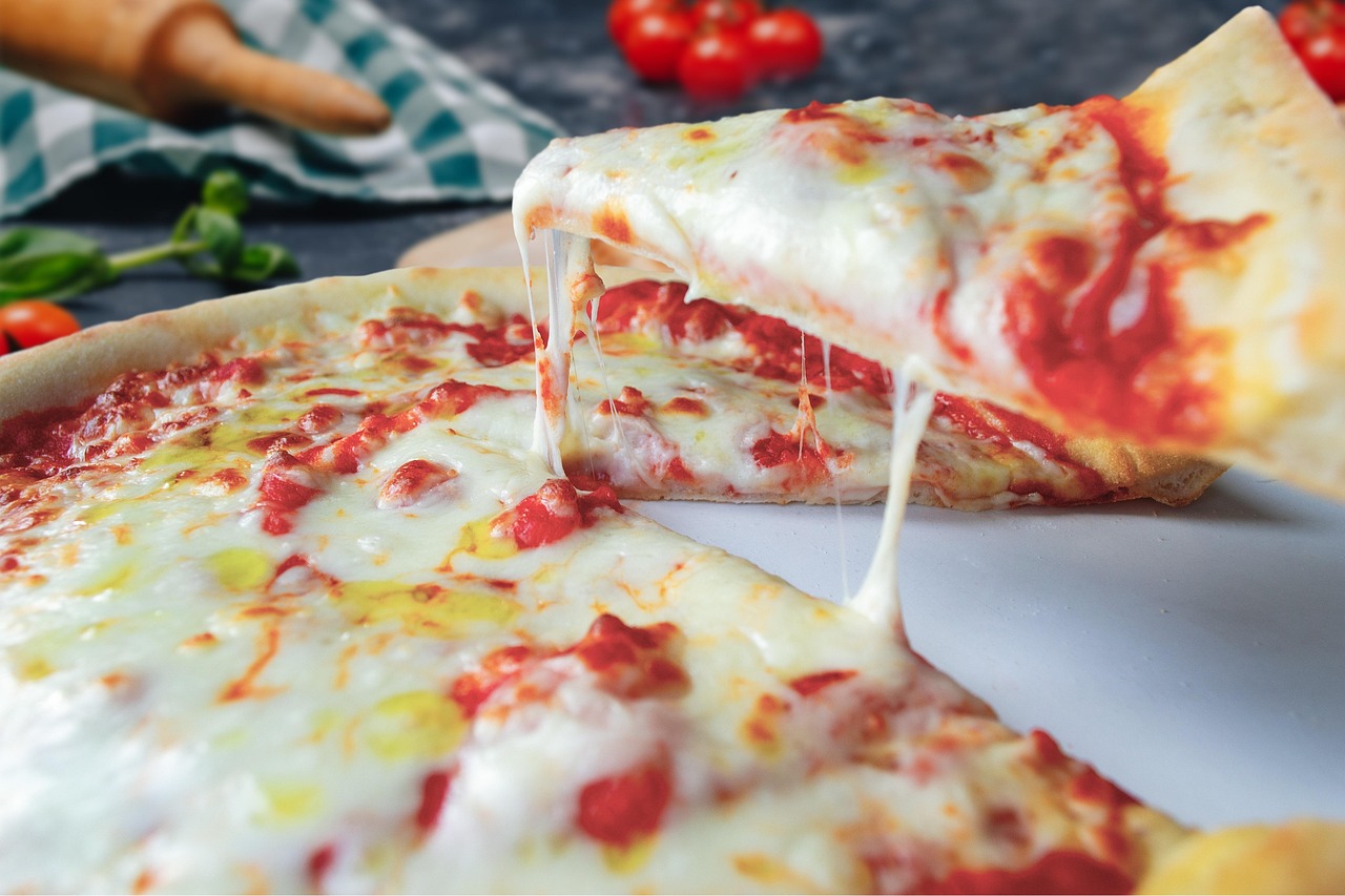 Can Cats Eat Pizza? What Feline Experts Say in 2026