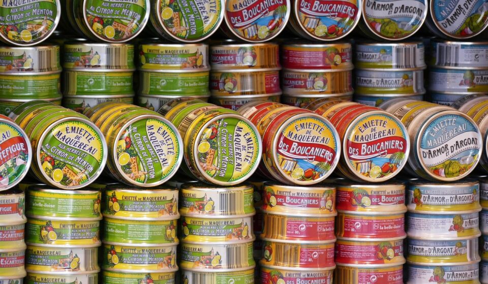 friskies wet cat food cans